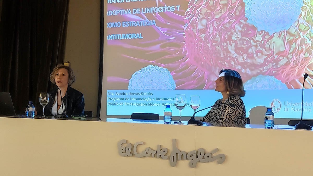 Conferencia ''Nuevos tratamientos del cáncer de mama'' en El Corte Inglés. ANA BELÉN POZA