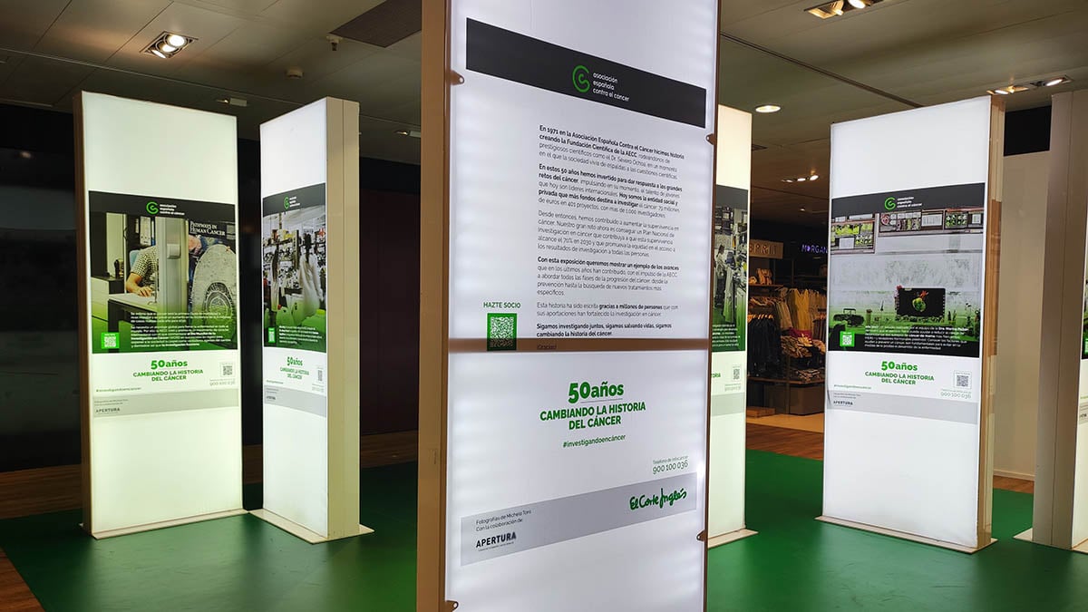Exposición ''50 años cambiando la historia del cáncer'' en El Corte Inglés. ANA BELÉN POZA