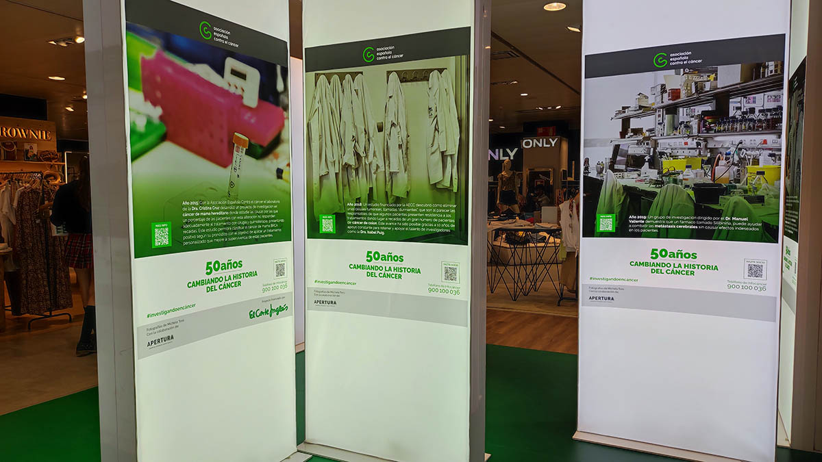 Exposición ''50 años cambiando la historia del cáncer'' en El Corte Inglés. ANA BELÉN POZA