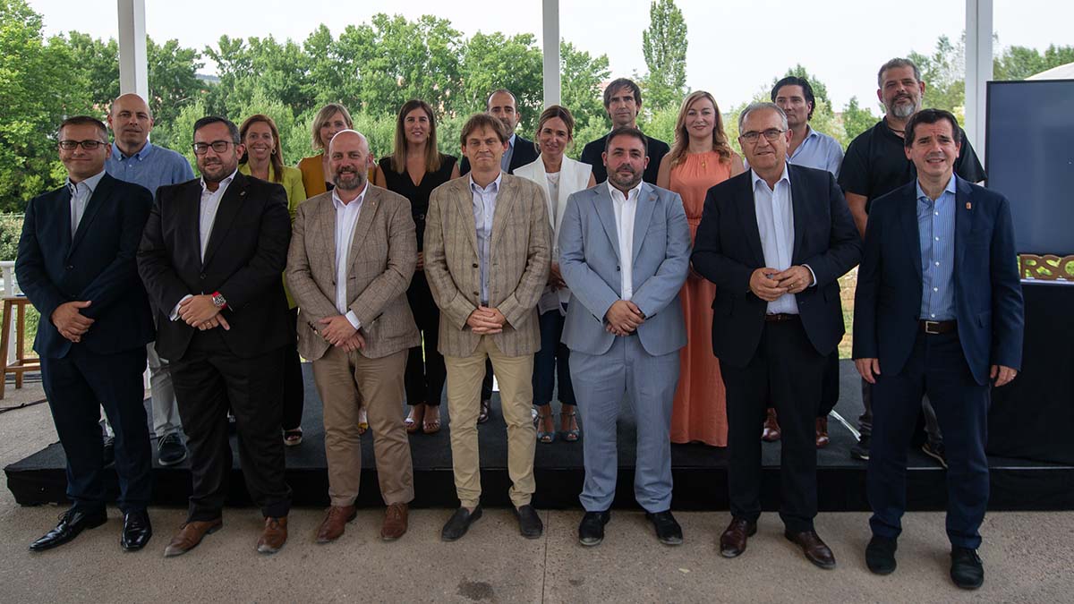 Autoridades, premiados y organizadores de los II Premios RSCapital. NAVARRA CAPITAL