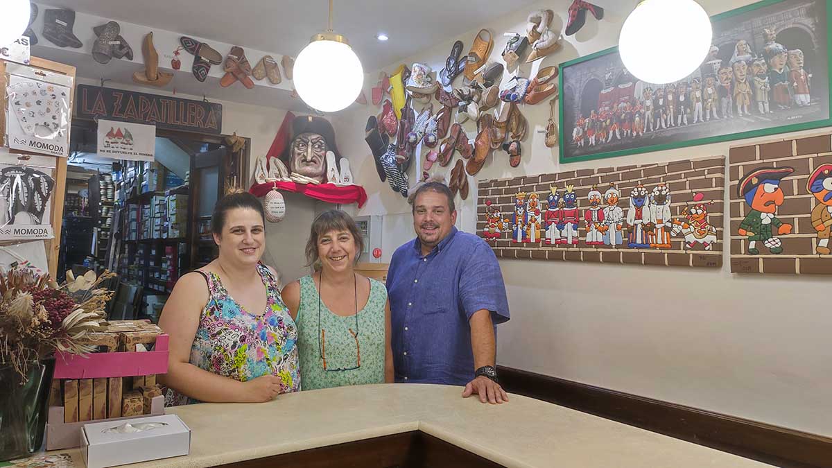 Carolina Aragón, dueña de La Zapatillera junto con Merche y Josema. ANA BELÉN POZA
