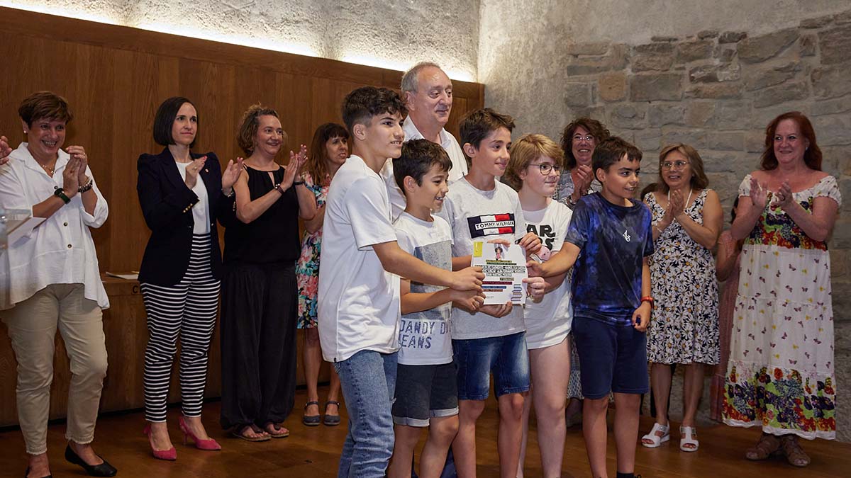 El Ayuntamiento entrega los premios del concurso literario para alumnado de Primaria y Secundaria en las modalidades de cómic y cuento. AYUNTAMIENTO DE PAMPLONA