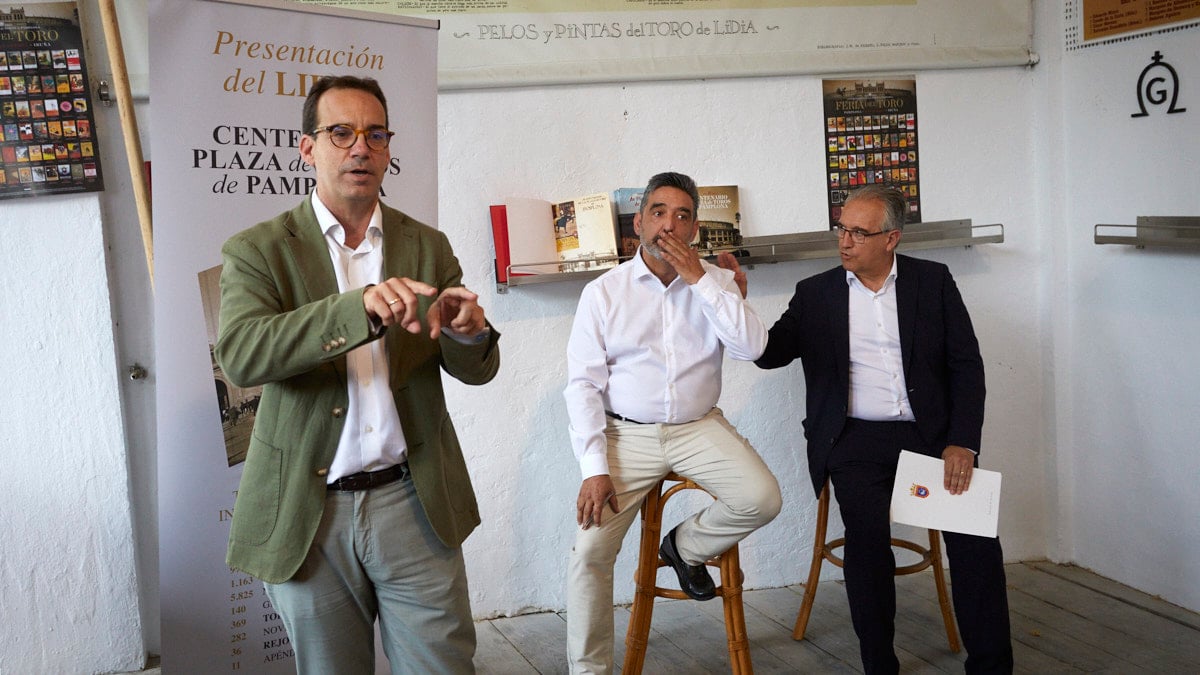 Presentación del libro del centenario de la Plaza de Toros de Pamplona escrito por Manolo Sagüés. IÑIGO ALZUGARAY