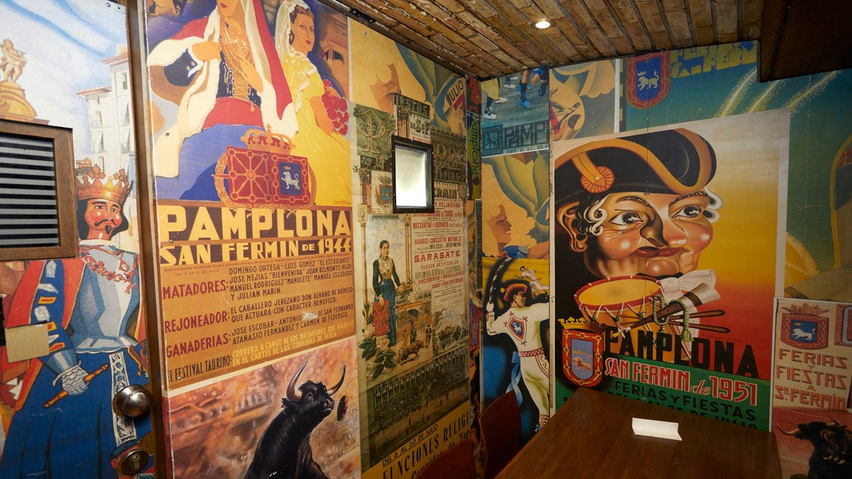 Bodegón Sarria, en la calle Estafeta de Pamplona. IÑIGO ALZUGARAY