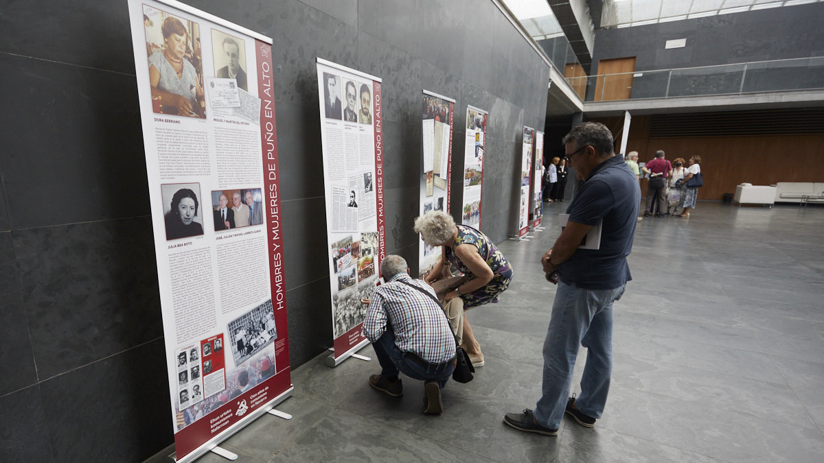 Exposición "Hombres y mujeres de puño en alto. 100 años de comunismo en Navarra"  en el Parlamento foral. IÑIGO ALZUGARAY