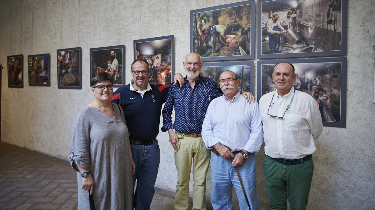 El fotógrafo Pío Guerendiain presenta su nueva exposición 'La fragua de Vulcano (Churrería La Mañueta)’. PABLO LASAOSA