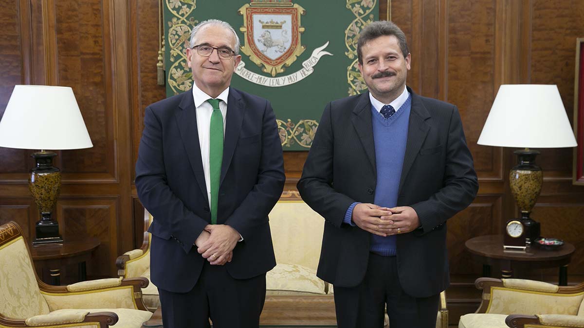 El alcalde de Pamplona, Enrique Maya, junto con Jairo Alberto Suárez Comesaña, concejal de Pamplona-Norte de Santander Colombia