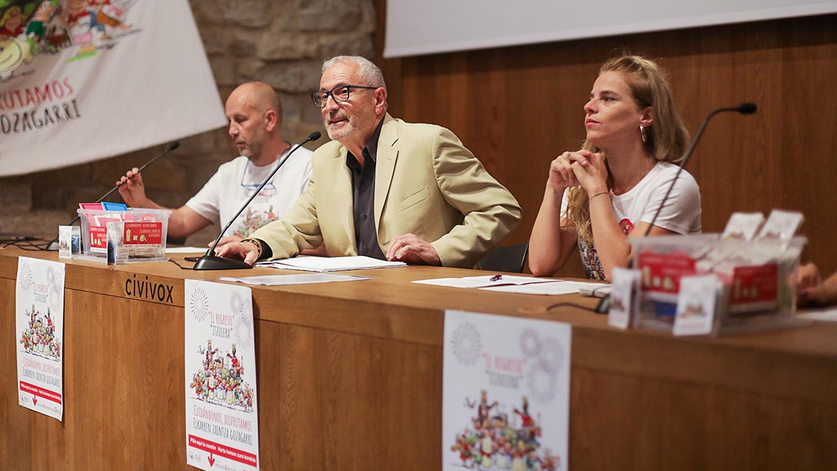 Presentación de la campaña en el Palacio Condestable, con el director general de Salud en el centro de la imagen. DEPARTAMENTO DE SALUD