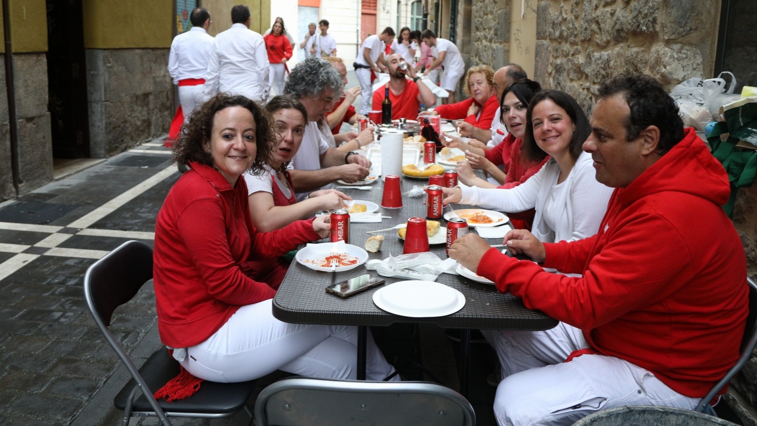 San Fermín 2022 | Los almuerzos previos al chupinazo, una obligación ...