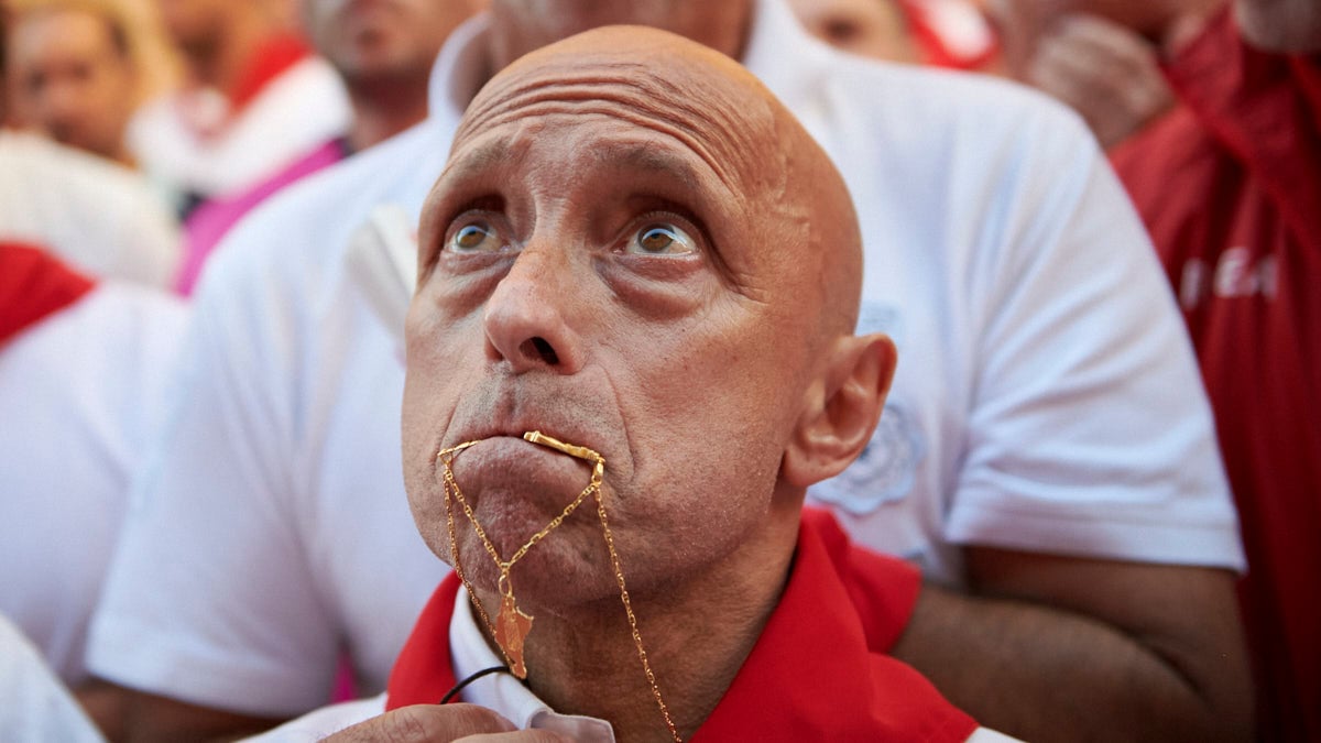 A San Fermín pedimos: ¿Por qué se canta a San Fermín antes del encierro? El ritual de las fiestas