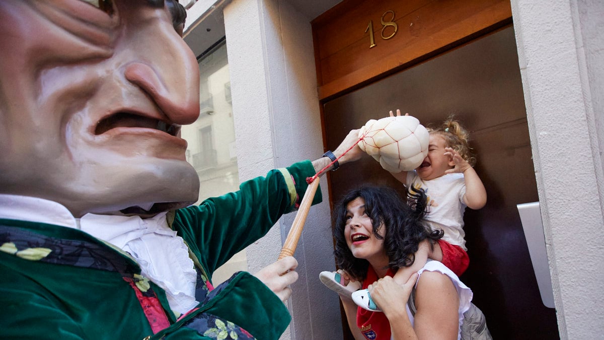 Salida del día 8 de julio de la comparsa de Gigantes y Cabezudos por las calles de Pamplona durante las fiestas de San Fermín 2022. IÑIGO ALZUGARAY