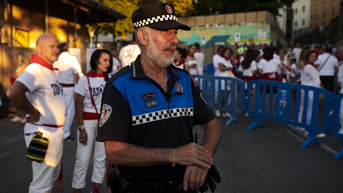 Juan Castro, el encargado de tocar la corneta al terminar el encierrillo de San Fermín. PABLO LASAOSA