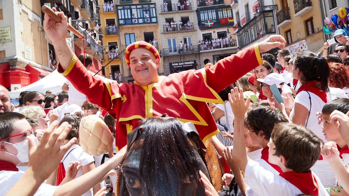 Despedida de la Comparsa de gigantes y cabezudos de Pamplona en el último día de las fiestas de San Fermín 2022. IÑIGO ALZUGARAY