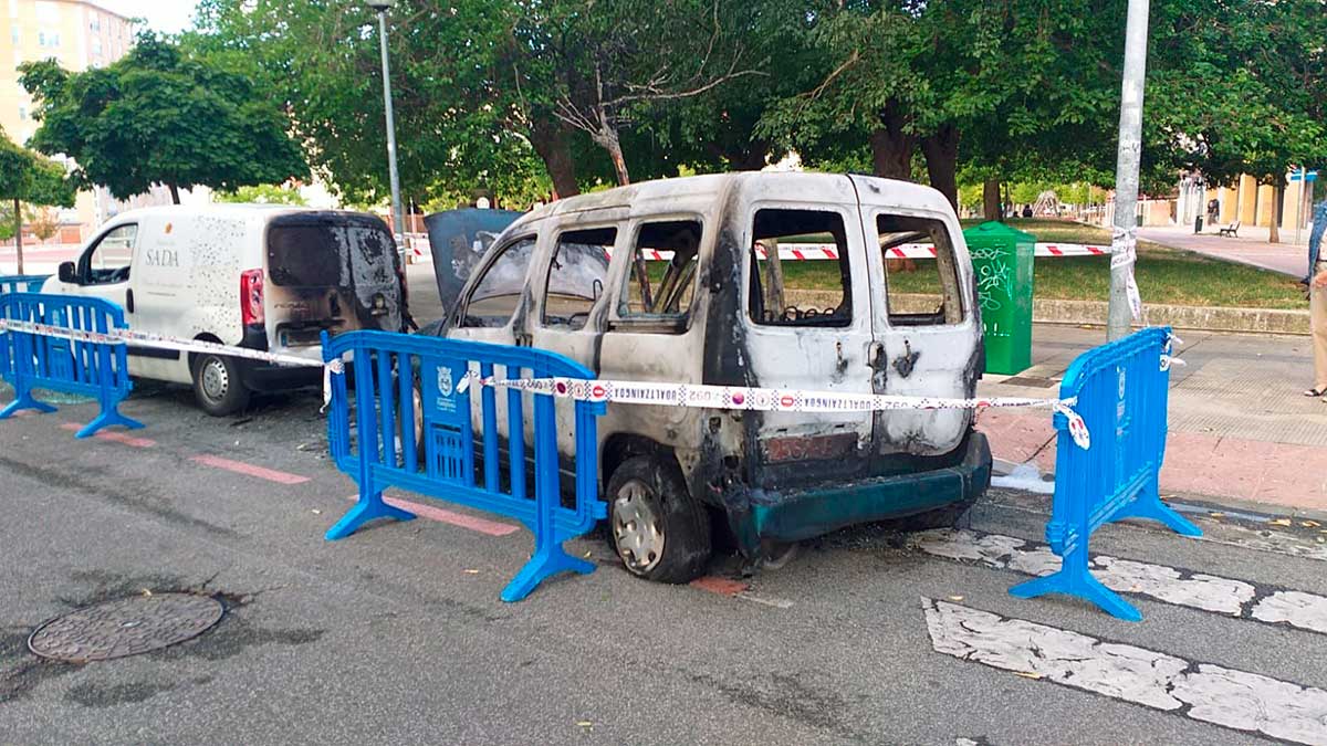 Las dos furgonetas estaban correctamente aparcadas.