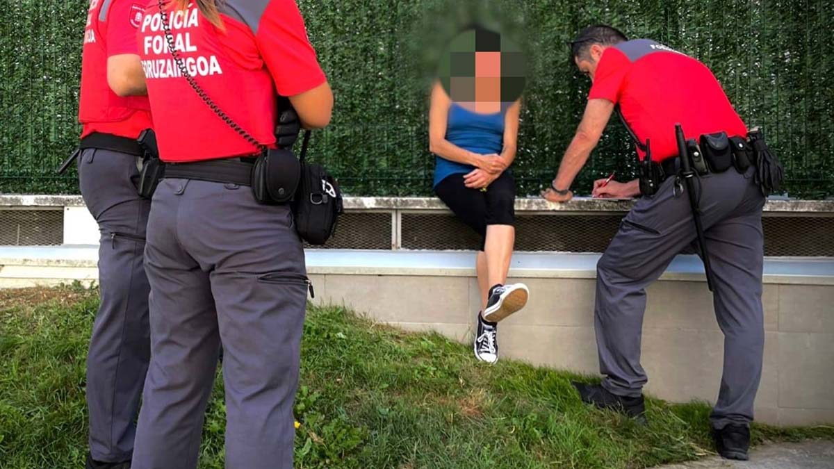 La Policía Foral atiende a una víctima de violencia de género cuya expareja ha quebrantado la orden de alejamiento. CEDIDA