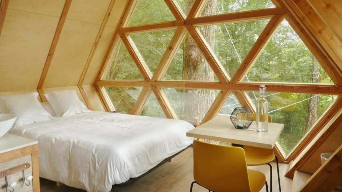 Vista del interior de la Suite Ekia, de Basoa Suites. Foto: Basoa Suites.