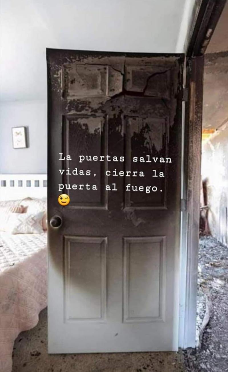 Imagen de la puerta que, al estar cerrada, evitó la propagación de las llamas. CEDIDA