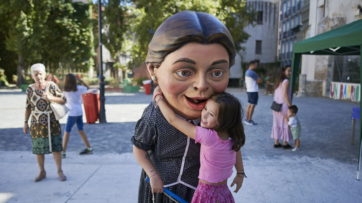 La Peña Los de Bronce organiza "El Pancartazo", una jornada de diferentes actos abiertos al público con el fin de recaudar fondos para la Fundación Síndrome de Dravet. PABLO LASAOSA