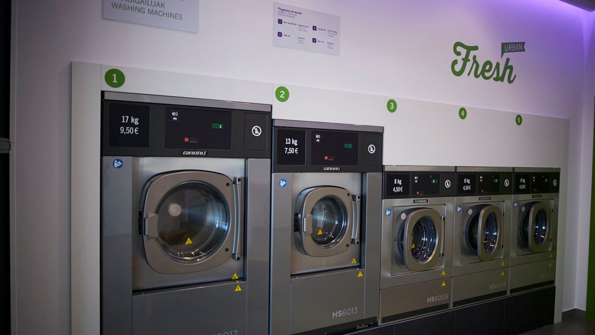 Lavandería Fresh Laundry en la calle Isabel Garbayo Ayala, 49 del Soto de Lezkairu. PABLO LASAOSA