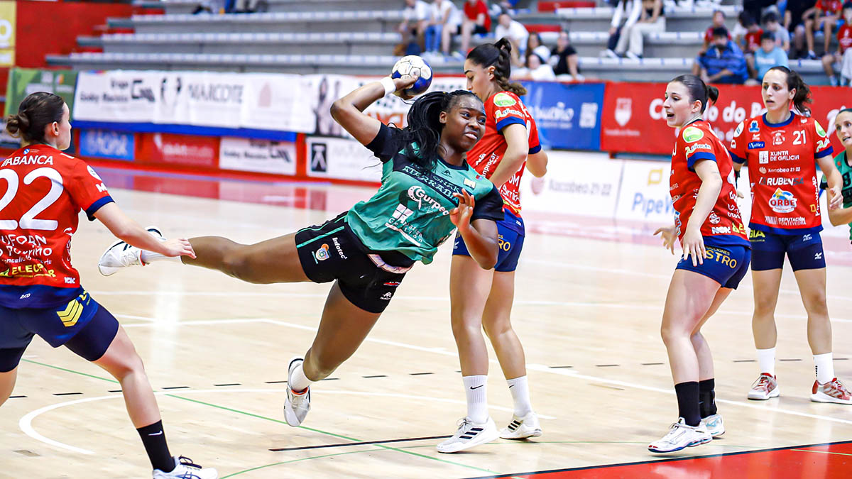 Partido Porriño - Beti Onak femenino de balonmano. Foto Xoel Gil.