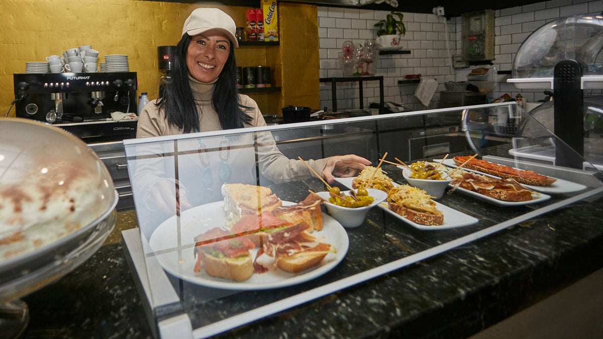 Bar Amanecer en la calle Esquíroz 5 de Pamplona. IÑIGO ALZUGARAY