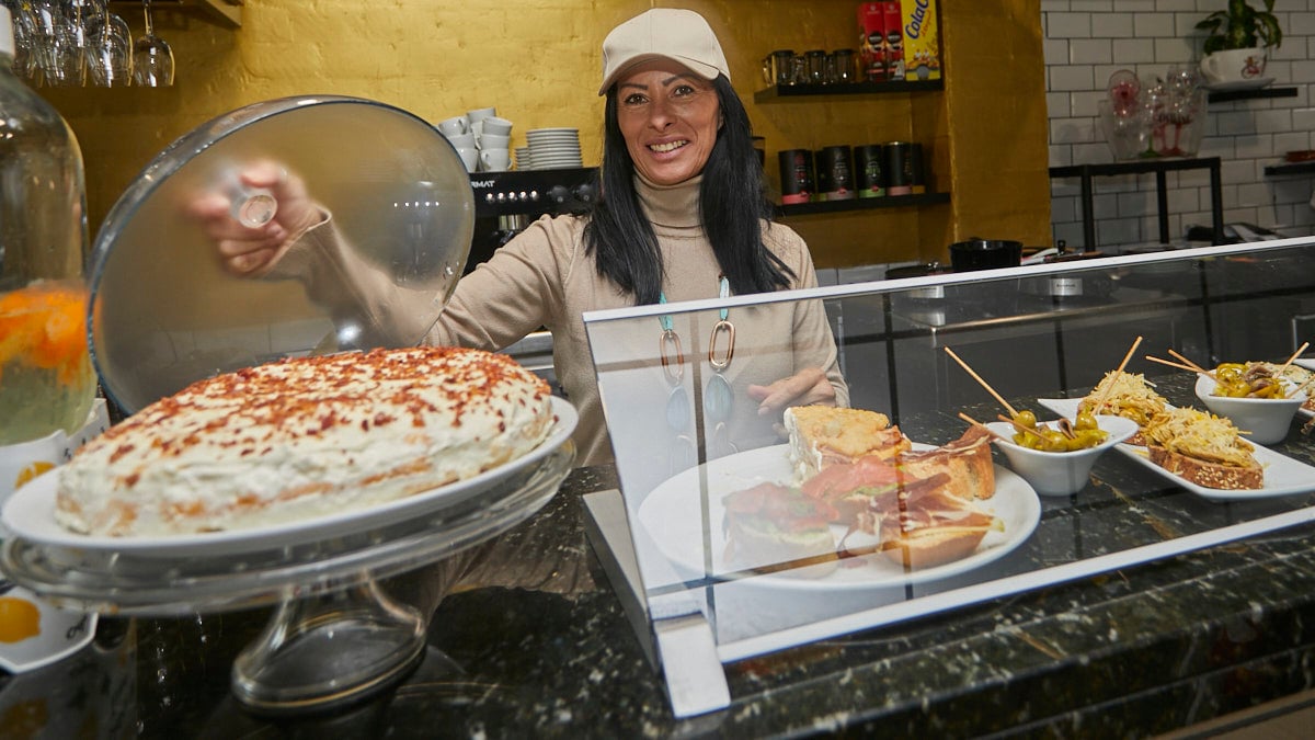 Bar Amanecer en la calle Esquíroz 5 de Pamplona. IÑIGO ALZUGARAY