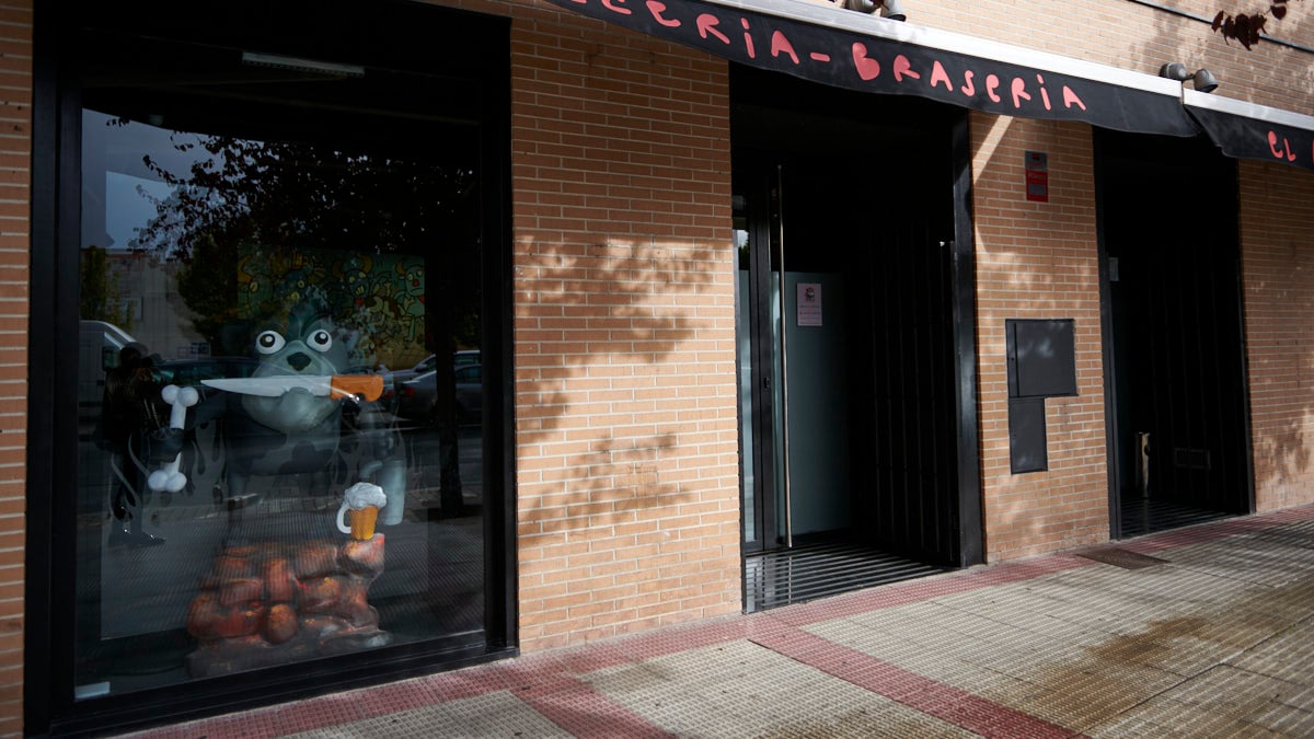 Eduardo Ciáurriz ha abierto la cervecería El Bulldog de Petus en Ansoáin. IRANZU LARRASOAÑA