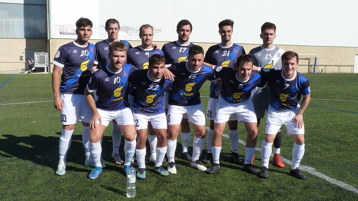 Equipo titular del Cantolagua de Sangüesa en el estadio Oberena. Navarra.com