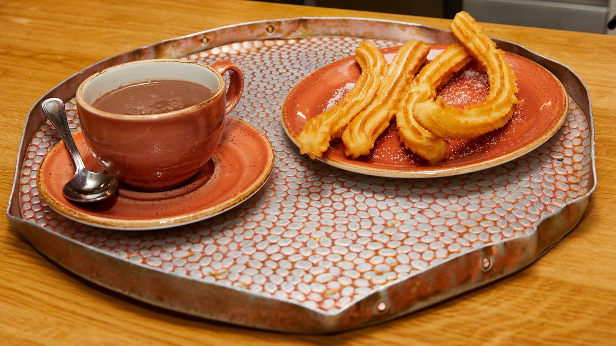 El desayuno más buscado de San Fermín: 9 establecimientos de Pamplona donde pedir churros con chocolate