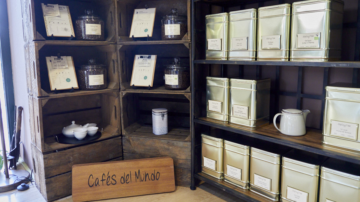 Spicytea, tienda especializada en té y café, situada en la calle Serafín Olave 14 de Iturrama. IÑIGO ALZUGARAY