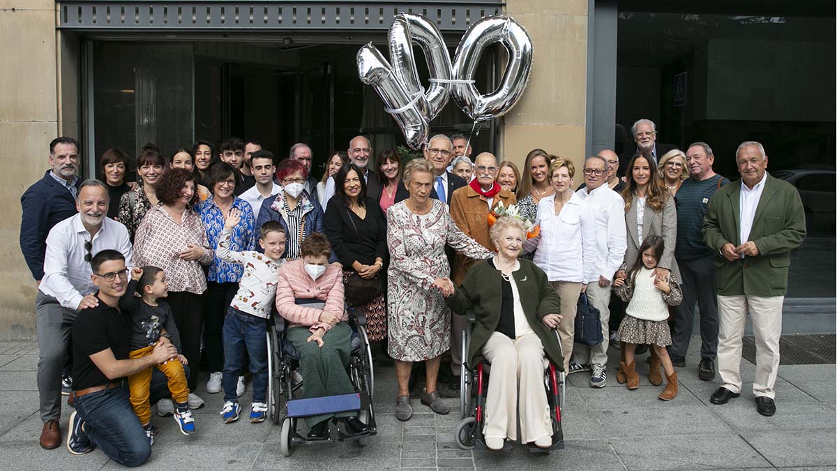 El Ayuntamiento de Pamplona felicita a Marcelino Andueza Arizala, un vecino de San Nicolás que ha cumplido 100 años. AYUNTAMIENTO DE PAMPLONA
