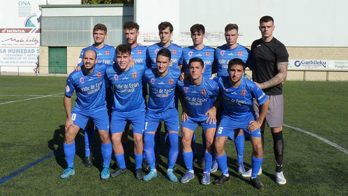 Equipo titular del Valle de Egüés en el estadio Oberena. Navarra.com