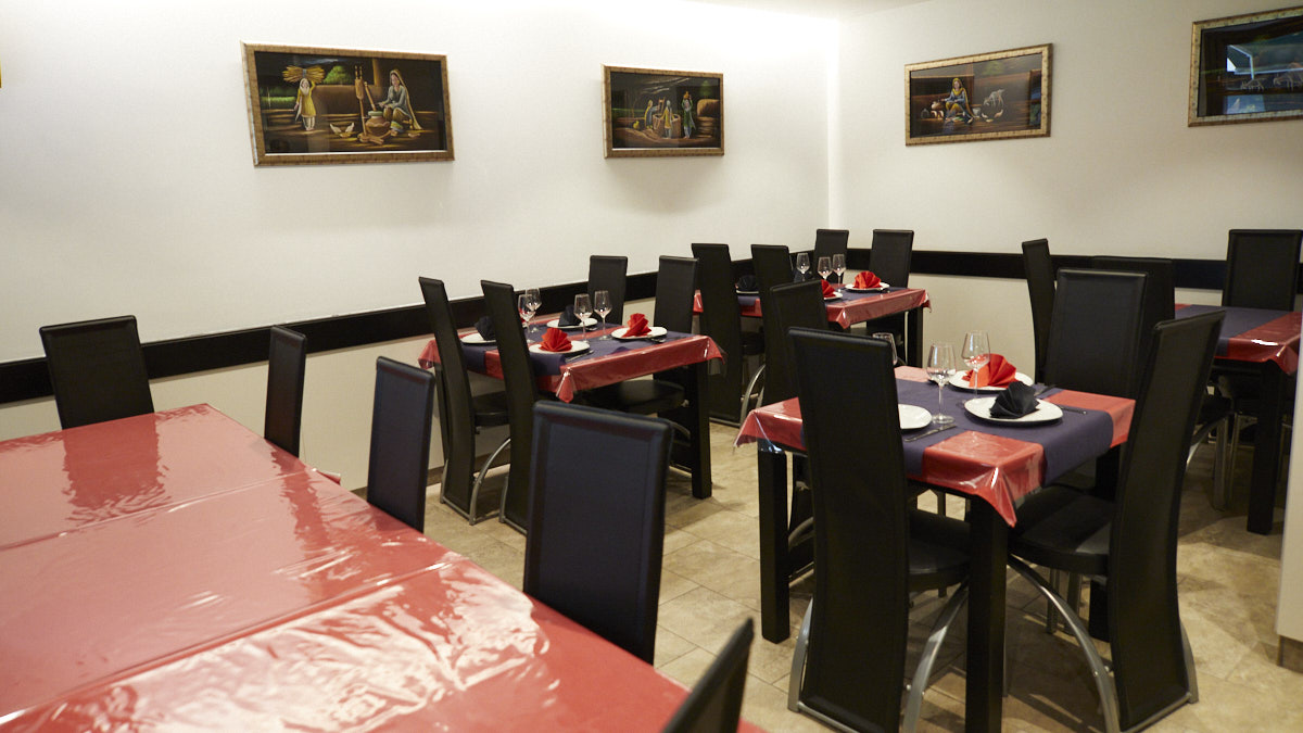 Restaurante indio New Kashmir, en la calle Esquíroz 26 de Pamplona. IÑIGO ALZUGARAY