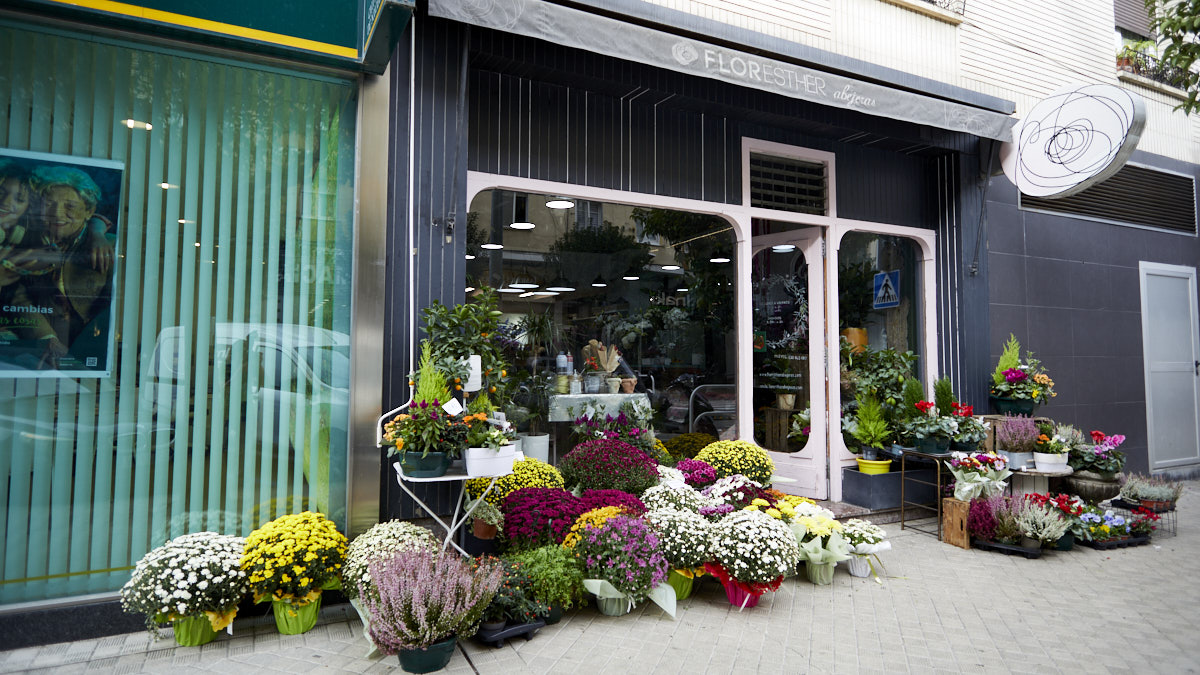 Floristería Flor Esther, en la calle Abejeras 18 bis de Pamplona. IÑIGO ALZUGARAY