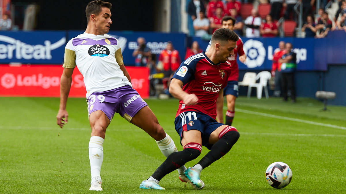 Partido de La Liga Santander entre Osasuna y Real Valladolid disputado en el estadio de El Sadar. IÑIGO ALZUGARAY