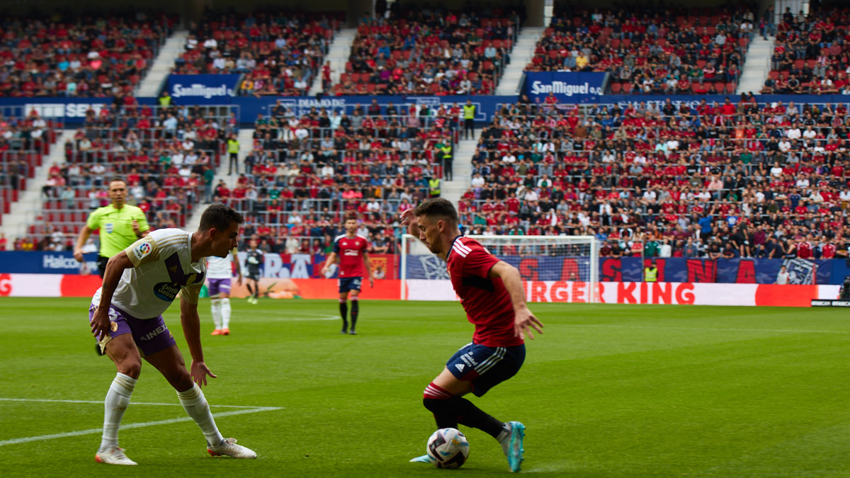 Partido de La Liga Santander entre Osasuna y Real Valladolid disputado en el estadio de El Sadar. IÑIGO ALZUGARAY