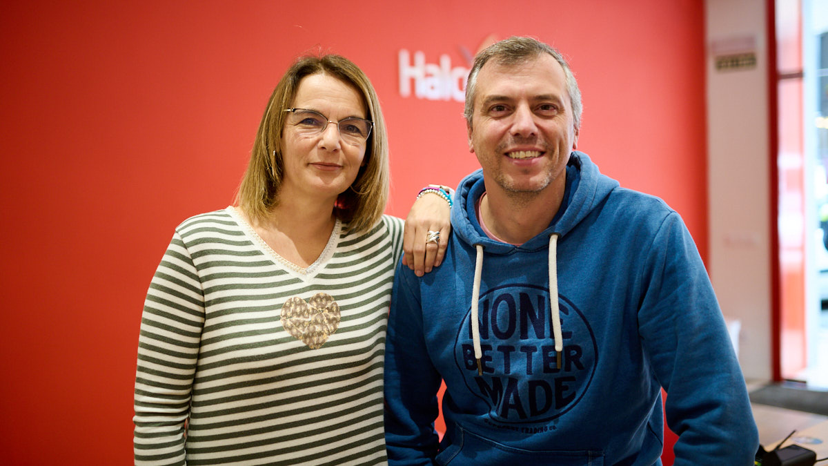 Eduardo Gaztelu y Begoña Arbizu de Halcón Viajes. PABLO LASAOSA