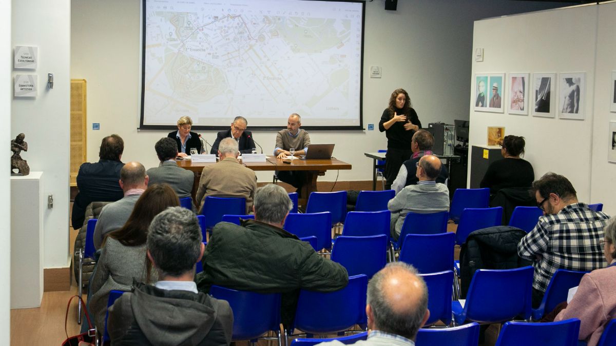 El alcalde de Pamplona ha presentado los detalles en el Foro de Barrio del Ensanche. CEDIDA