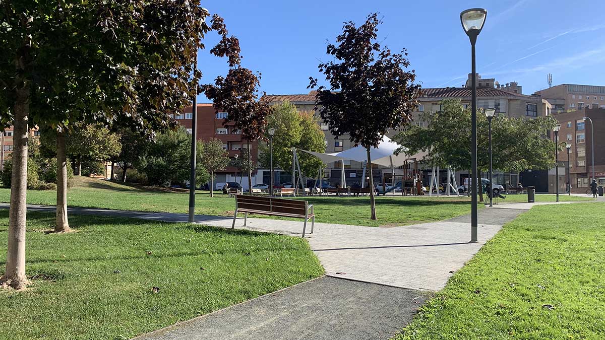 Plaza Manuel Turrillas en el barrio de Azpilagaña de Pamplona. Navarra.com