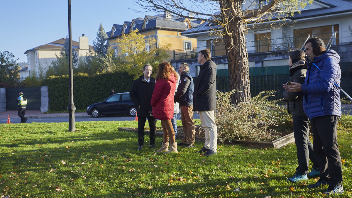 Incendio el Octógono de Gorraiz: el fuego calcina el centro comercial del Valle Egüés. IÑIGO ALZUGARAY