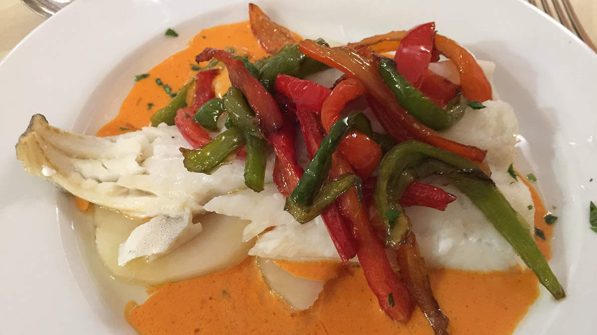 Merluza con pimientos para los jubilados de Murieta. Navarra.com