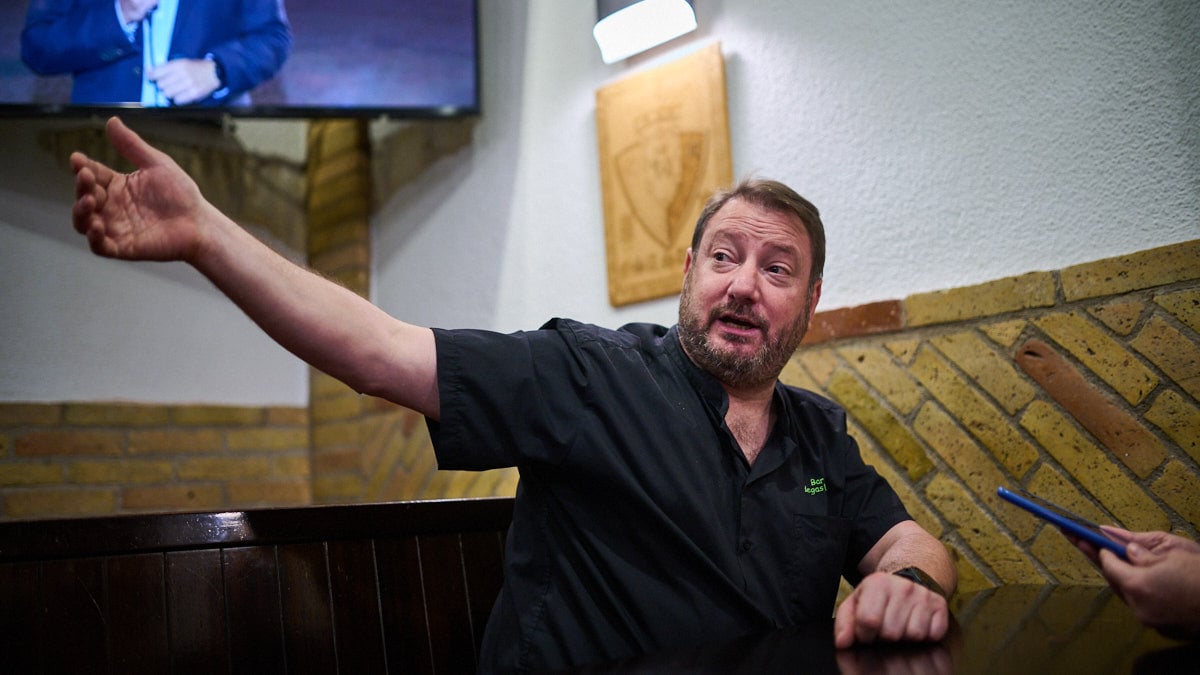 Alberto Urralburu es el dueño del bar Bodegas Leyre en Pamplona. Pablo Lasaosa.