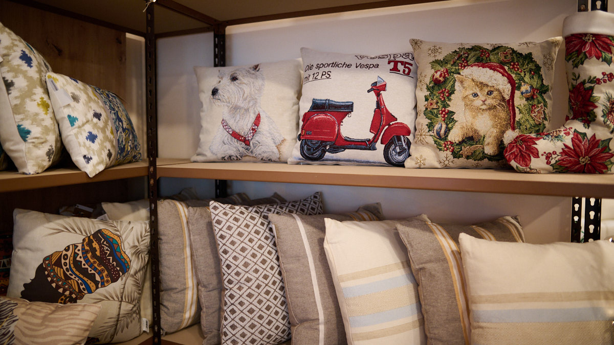 Sofás Home ha abierto recientemente en la calle Navarro Villoslada 5. PABLO LASAOSA