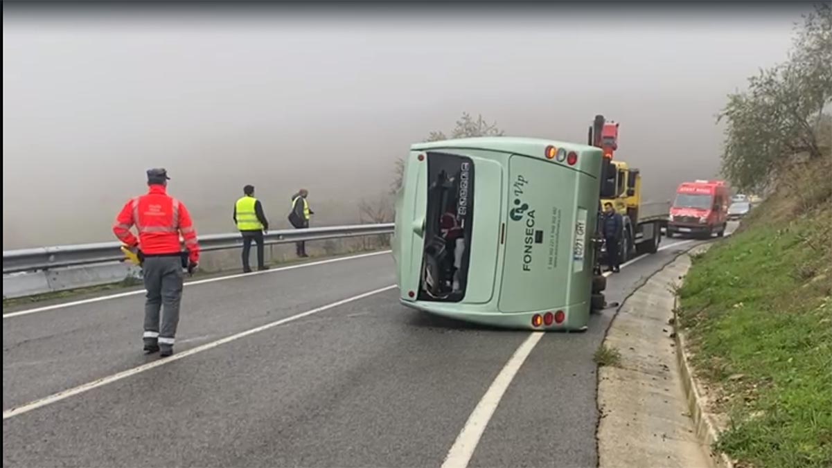 Accidente de un autobús escolar en Artazu. POLICÍA FORAL