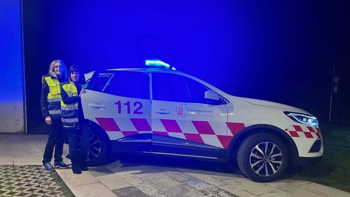 Dos sanitarias en uno de los vehículos recién estrenados. GOBIERNO DE NAVARRA