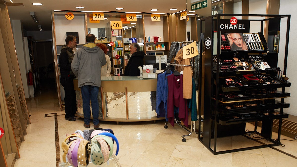 Perfumeria Redin, en la avenida de Bayona 7 de Pamplona. IÑIGO ALZUGARAY