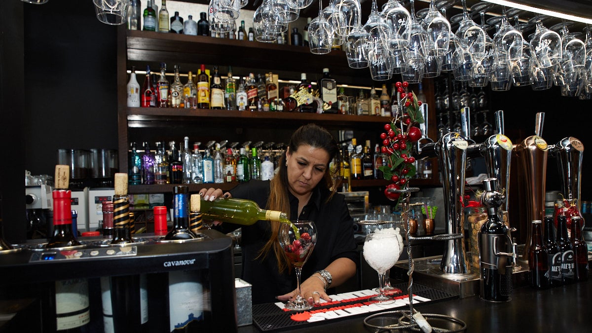 Bar Restaurante Ale's Beer  en la plaza Lakuondo 3 de Pamplona. IÑIGO ALZUGARAY