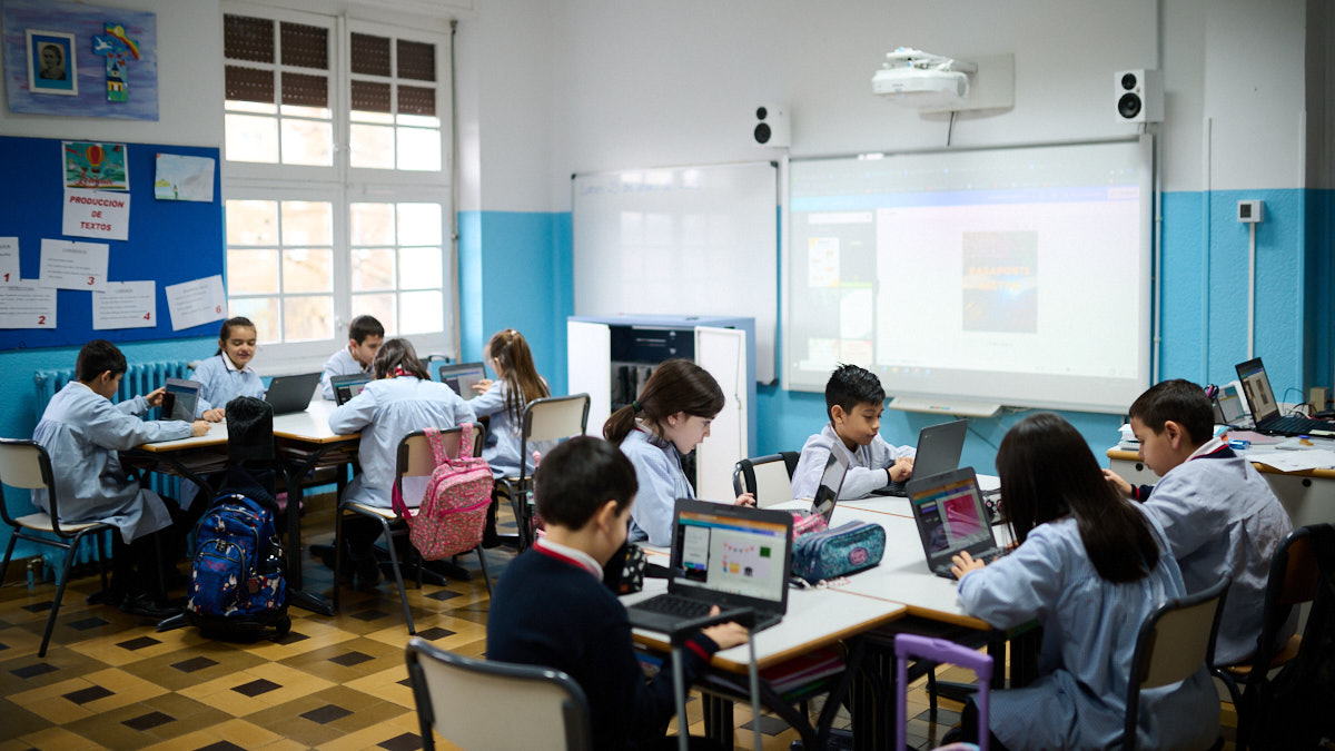 Colegio Esclavas del Sagrado Corazón de Pamplona, en la avenida de Villava número 6. PABLO LASAOSA