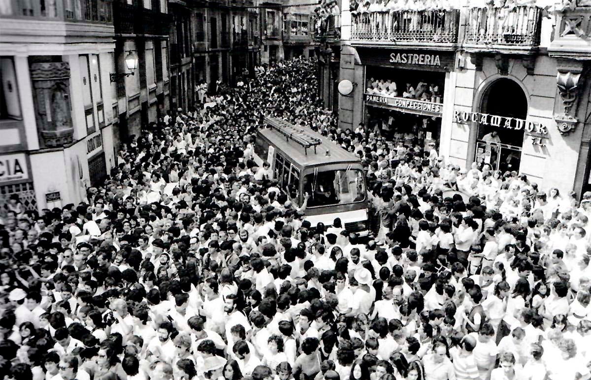 1983 Unos de fiesta y otros... (Foto José Luis Nobel, cortesía de la familia)