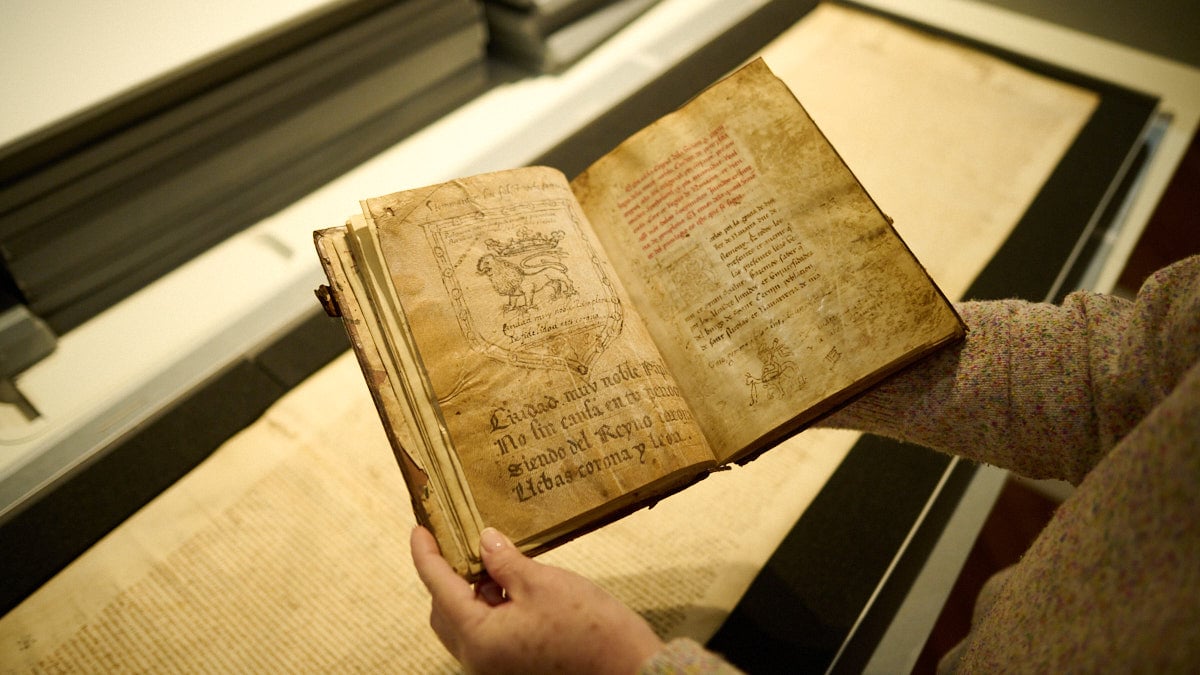 Escrito original del Privilegio de la Unión de Pamplona. PABLO LASAOSA